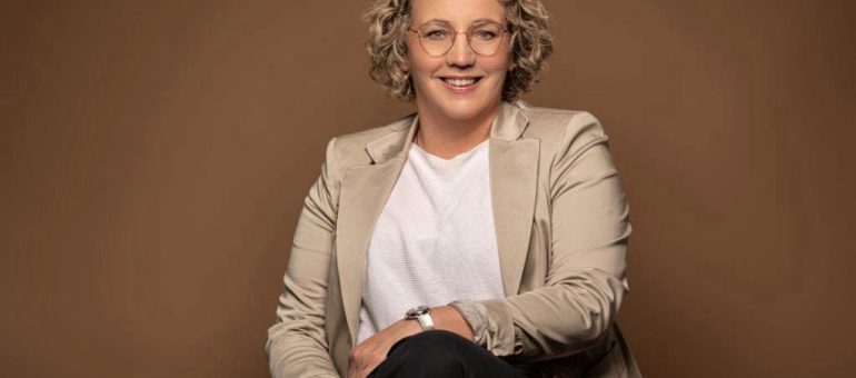 Mw. drs. L.A.A. (Lonneke) van Reeuwijk – Voorzitter